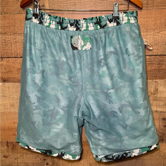 🌻 Life Is Good Green Camo Board Shorts Swim Trunks Men's size Large Swim Vacay - Picture 9 of 9